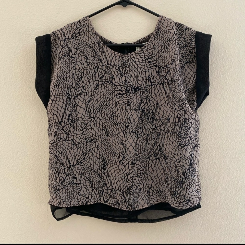 Myth Squiggle t shirt blouse back zipper Sz L